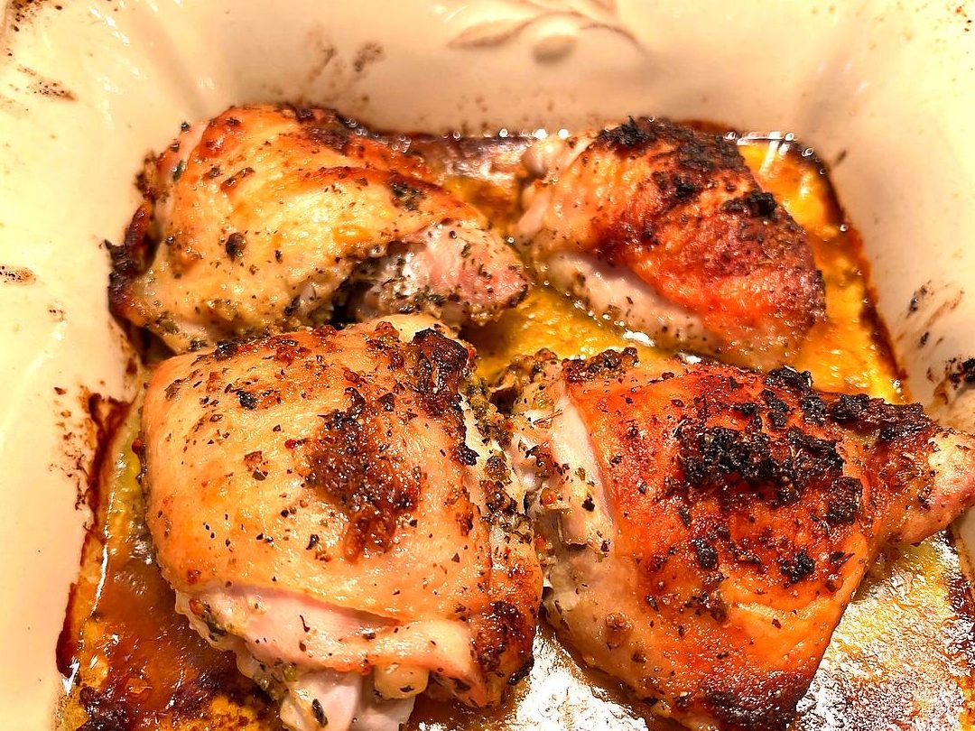 La receta de muslos de pollo al horno marinados es una cena sabrosa y económica...