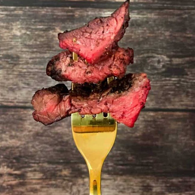 Asado ahumado de tres puntas en 3 pasos en su parrilla Traeger, Pitboss u otra parrilla de pellets