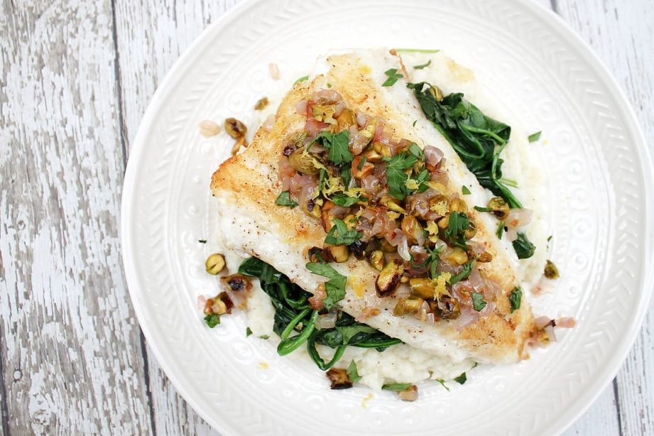 Bacalao Lingote a la Sartén con Espinacas Marchitas