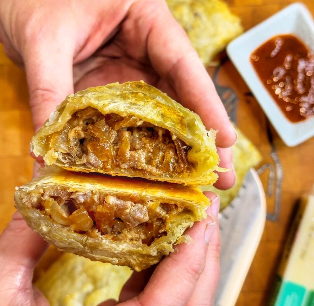 Empanadas de bistec al horno y queso cheddar de Traeger: este judío puede hacer