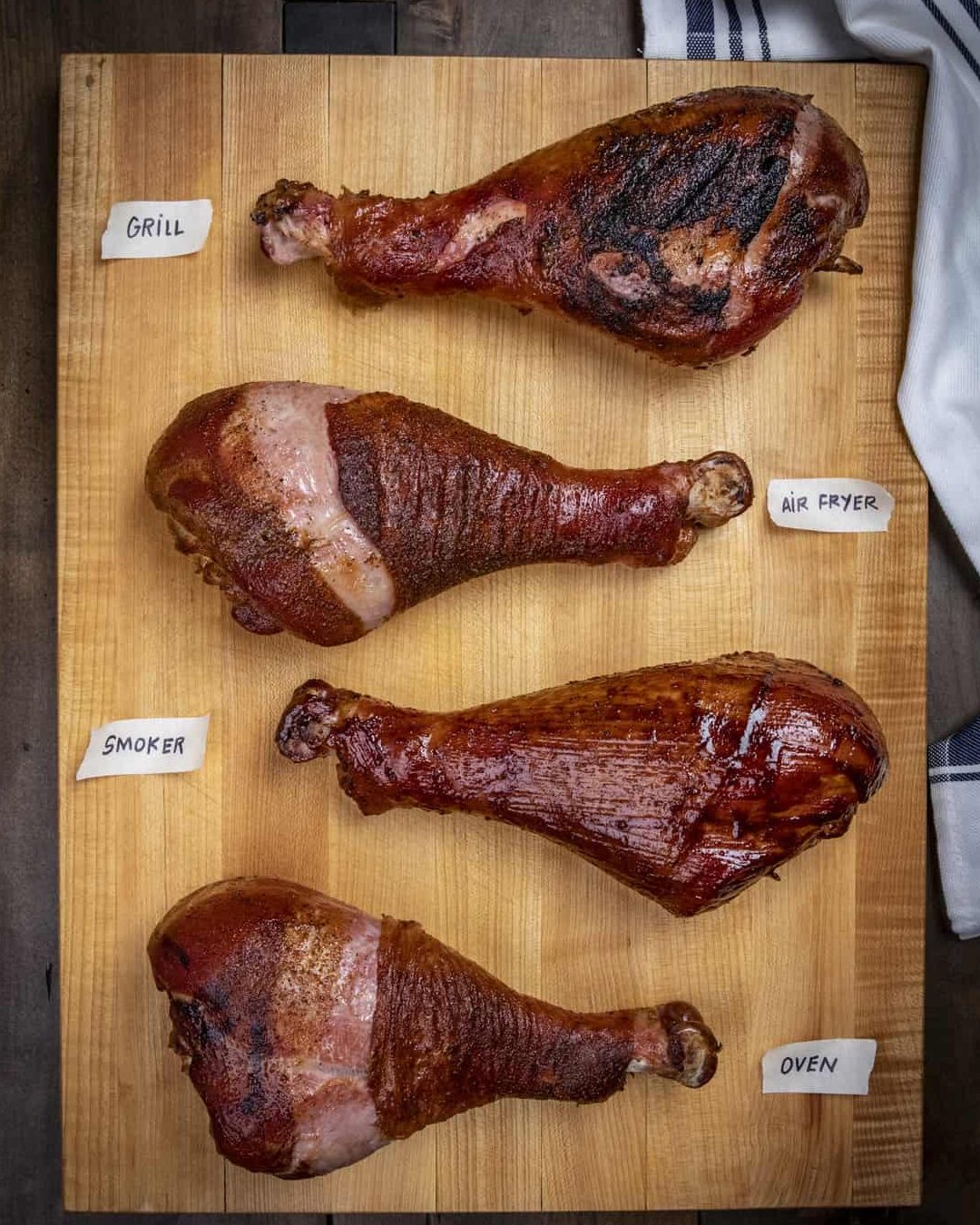 Cómo cocinar muslos de pavo ahumados comprados en la tienda