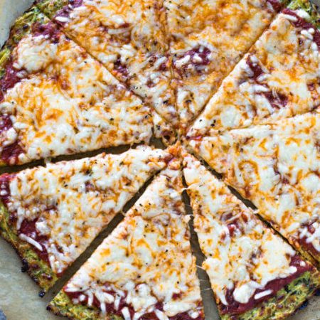 Pizza con masa de calabacín baja en carbohidratos