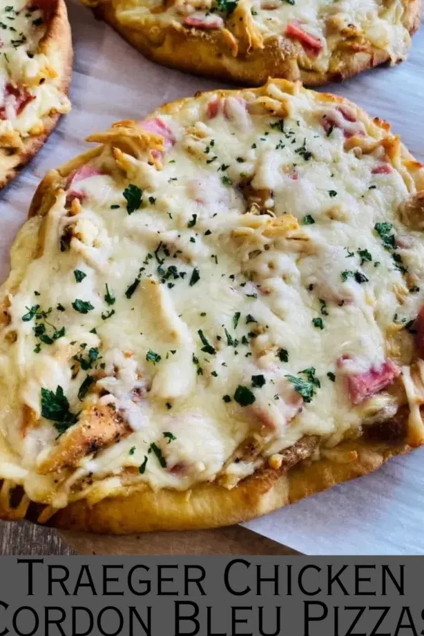 Pizzas Traeger Chicken Cordon Bleu: si le das una parrilla a una chica