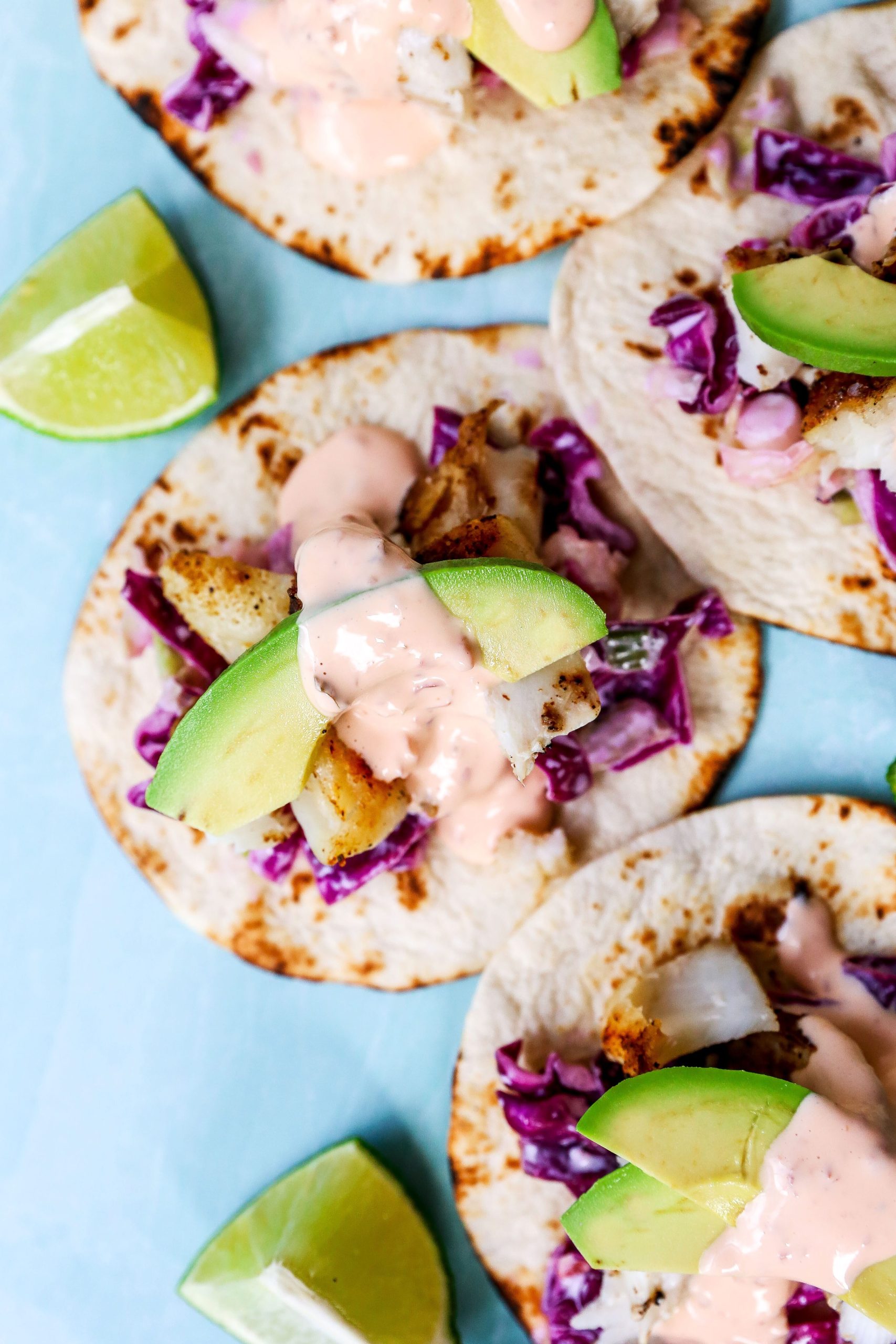 Tacos de pescado con ensalada de col y salsa Bang Bang - Sí a las yemas