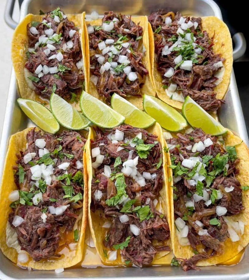 Tacos de carne desmenuzada ahumada Traeger (asado de olla de Texas)