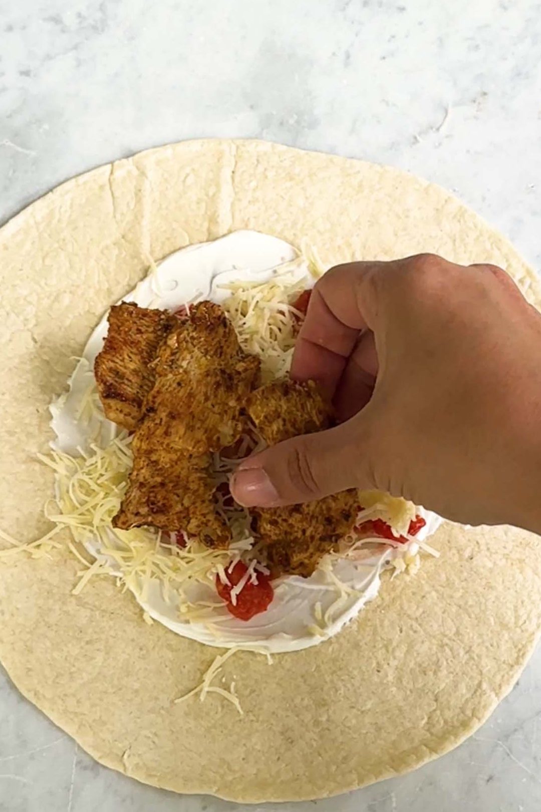 Blackstone Crunchwrap Supremo con Pollo - Piper Cooks